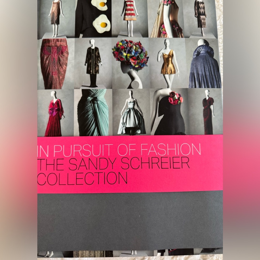 “In pursuit of Fashion,The  Sandy Schreier collection “, oversize book, the Met